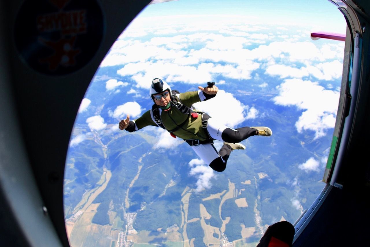 Parašutizmus (skydiving)