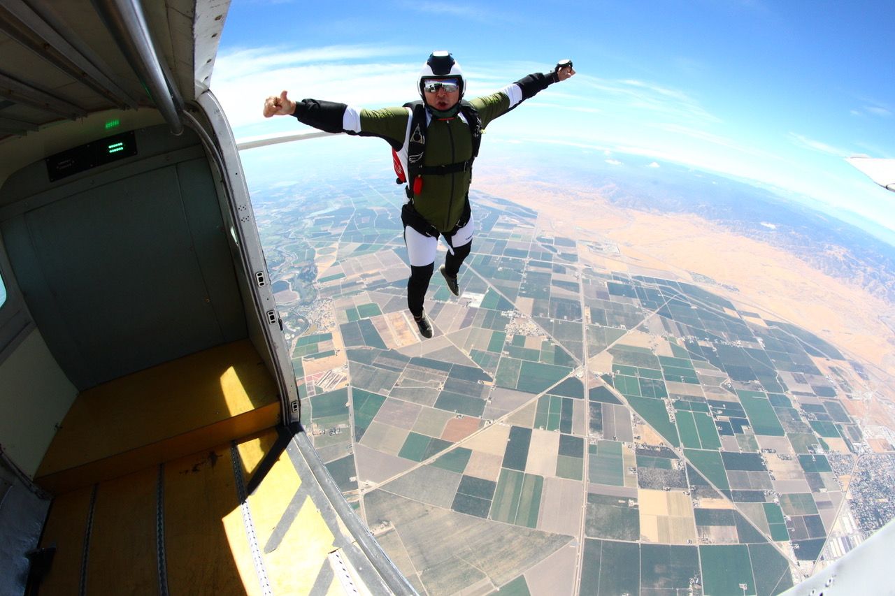 Parašutizmus (skydiving)